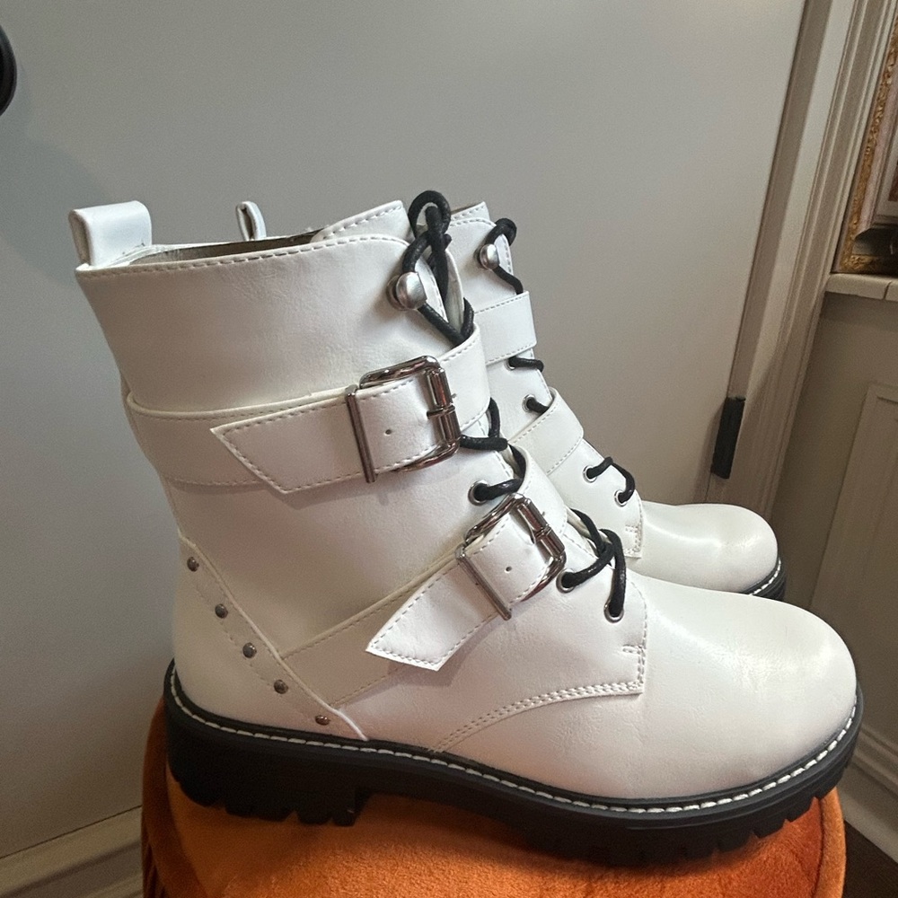Combat Moto Boots with Buckles NWT white